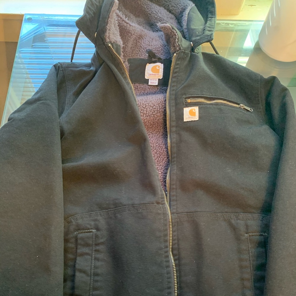 Women’s Carhartt jacket with grey lining.
